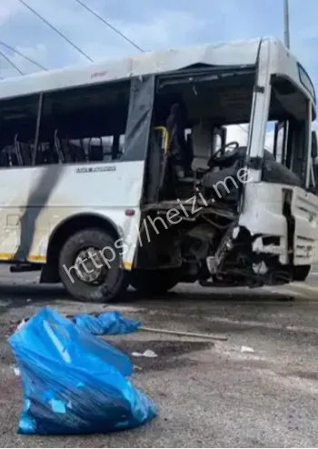 冰岛大巴侧翻中国游客受伤